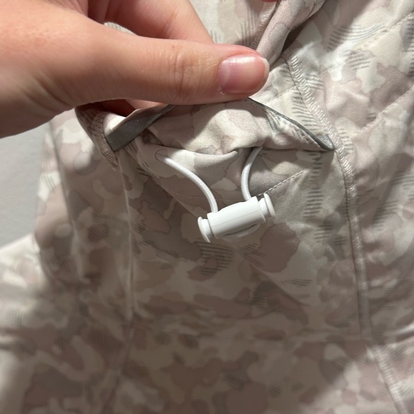 Athleta Camo RUNNING FREE REFLECTIVE JACKET Pink White M EUC - Picture 9 of 15